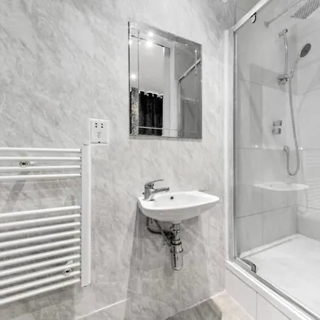 Two Bedroom Flat Opposite To Harrods Kb15 Londres Exterior foto